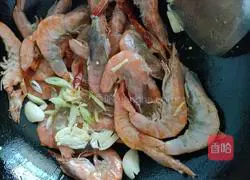 Illustration of braised prawns in oil 5