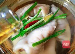 Illustration of how to make roasted pig's trotters 5