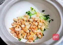 Illustration of how to make shrimp vermicelli pot 6