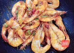 Illustration of braised prawns in tomato sauce and oil 11