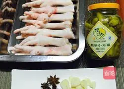 Illustration of how to make homemade pickled pepper chicken feet 1