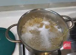 Italian Bacon Mushroom Cream Illustration of making noodles 3