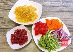 Illustration of how to make spiral pasta 1