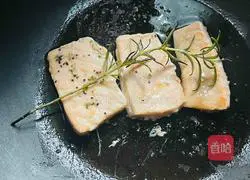 Illustration of how to make salmon with olive oil 6