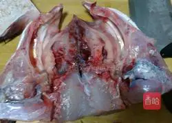 Illustration of the authentic way to make fish head with chopped pepper 2