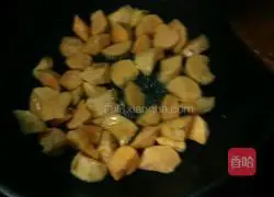 Less oil shredded sweet potato Illustration of how to do it 3