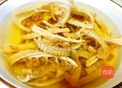 Illustration of how to cook bacon with dried bamboo shoots 1