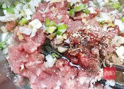 Illustration of how to make cabbage and pork rolls 5