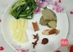 Illustration of how to cook pork ribs and stewed baby potatoes 3