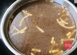 Illustration of how to make lean pork rind jelly 4