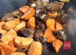 Cantonese farmhouse cuisine - sweet potato braised pork ribs illustration 7