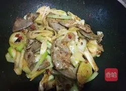 Illustration of how to stir-fry the tender liver 8