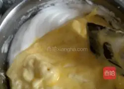 Illustration of how to make a small cream cake 9
