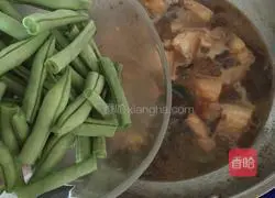 Illustration of how to make sea cucumber braised pork 7