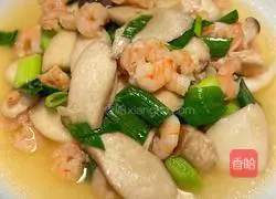 Illustration of how to stir-fry king oyster mushrooms and shrimps 10