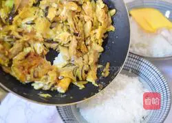 Illustration of how to make chicken leg rice 16