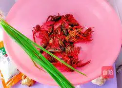 Illustration of how to make spicy crayfish 2