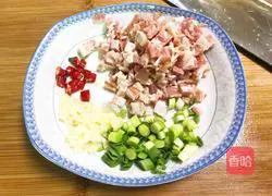 Illustration of how to make bacon mashed potatoes 3