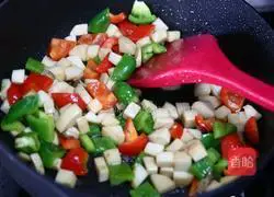 Illustration of how to make diced beef with king oyster mushroom 6