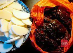 Illustration of how to make hairy crab fried rice cake 1