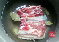 Illustration of how to make stir-fried twice-cooked pork with dried fragrant seeds 1