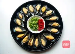 Illustration of how to make roasted Haihong with egg yolk 3