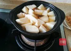 Illustration of how to make radish, beef brisket and mushroom stew 8