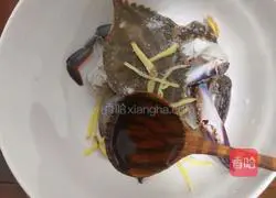 Illustration of how to make swimming crab braised rice cake 4