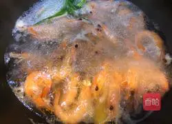 Illustration of how to make boiled shrimp 9