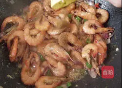 Illustration of how to make salt and pepper spicy shrimp 8