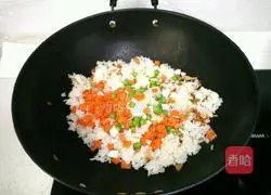 Illustration of how to make preserved fried rice 9