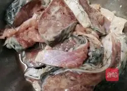 Illustration of how to make sweet and sour fish cubes 2