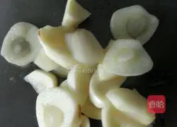 Illustration of how to stir-fry shredded tomatoes 3 