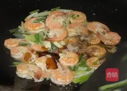 Illustration of how to make salt and pepper shrimp 6