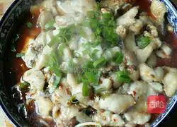 Illustration of how to make spicy boiled fish 16