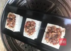 Illustration of how to make tofu stuffed with meat 5