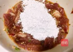 Illustration of how to make fried golden crispy pork 6