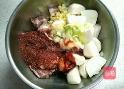 Illustration of how to make steamed pork ribs with taro powder 5