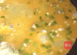 Illustration of Homestyle Fried Eggs with Scallions 5