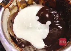Illustration of how to make yogurt chocolate mousse 7