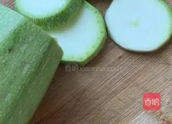 Illustration of how to make zucchini stuffed with meat 1