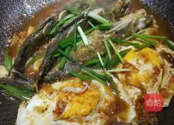 Illustration of how to cook poached eggs with yellow yatou 14