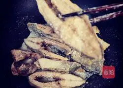 Illustration of how to make dry fried pomfret 6