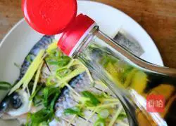 Illustration of how to make steamed Wuchang fish 6