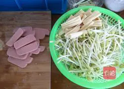 Illustration of how to cook shredded beef 3 