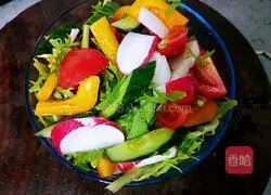 Illustration of how to make vegetable salad 13