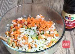 Illustration of how to make colorful shrimp rings 8