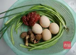 Illustration of how to make fried rice with preserved vegetables and vegetables 1