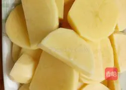 Illustration of how to make mashed potato and shrimp balls 1