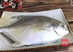 Illustration of how to make steamed golden pomfret 4